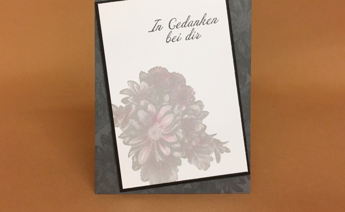 Eine Trauerkarte mit „Blumen von&nbsp;Herzen“